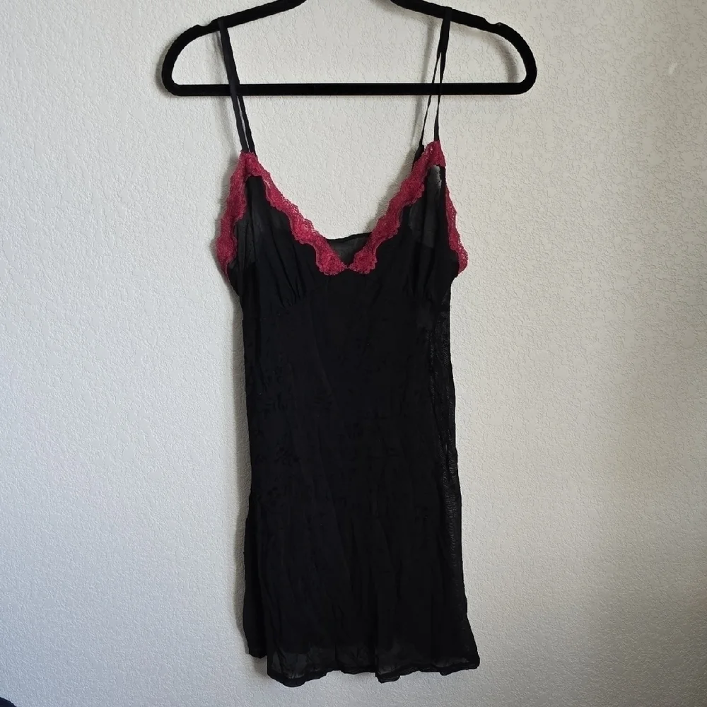 Elegant Black and Pink Lace Trim Chemise